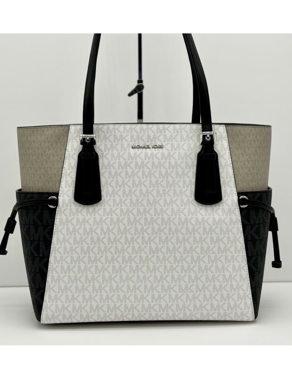 MICHAEL KORS Voyager Large Color-Block Signature Logo Tote Shoulder Bag - Picture 7 of 12